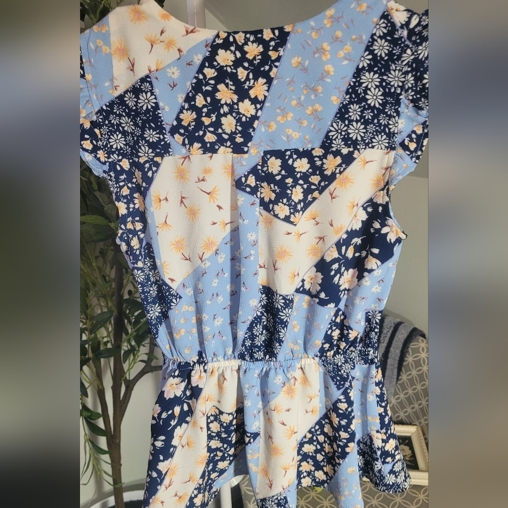 Monteau Los Angeles Dainty Floral Faux Wrap Blouse Top Small Patchwork - Picture 3 of 4